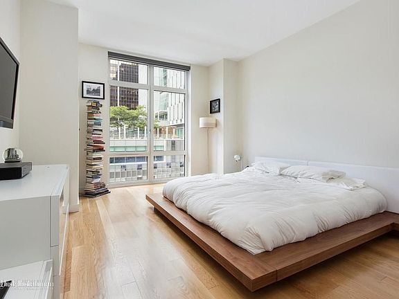 4th image of 555 W 59th St APT 6F