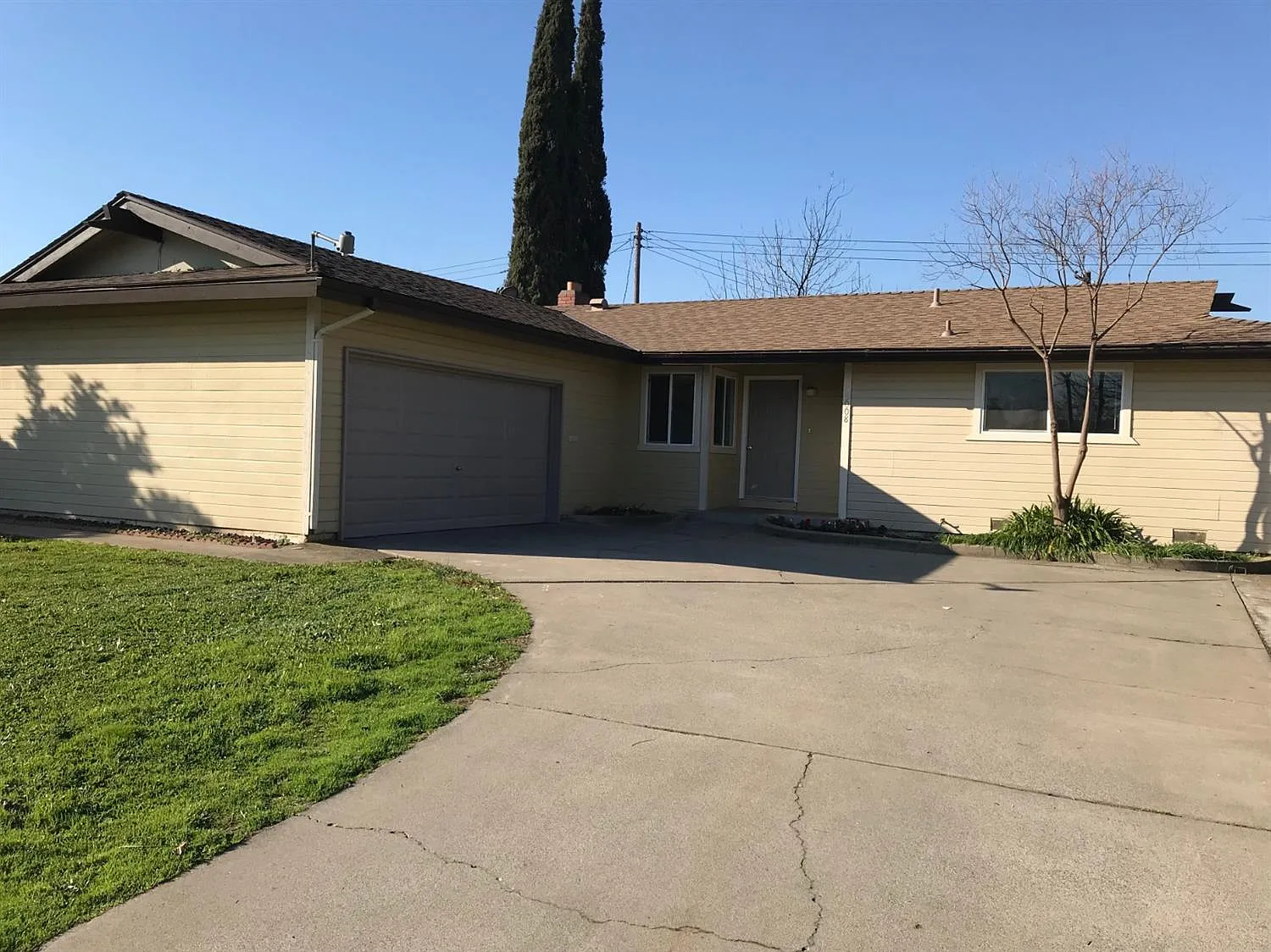 5008 Dingman Cir photo 1