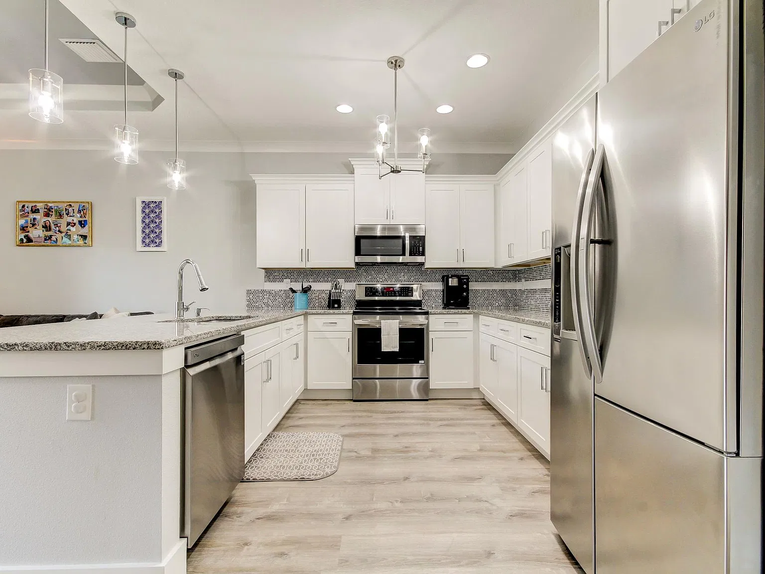 7007 S Trask St — Photo 3