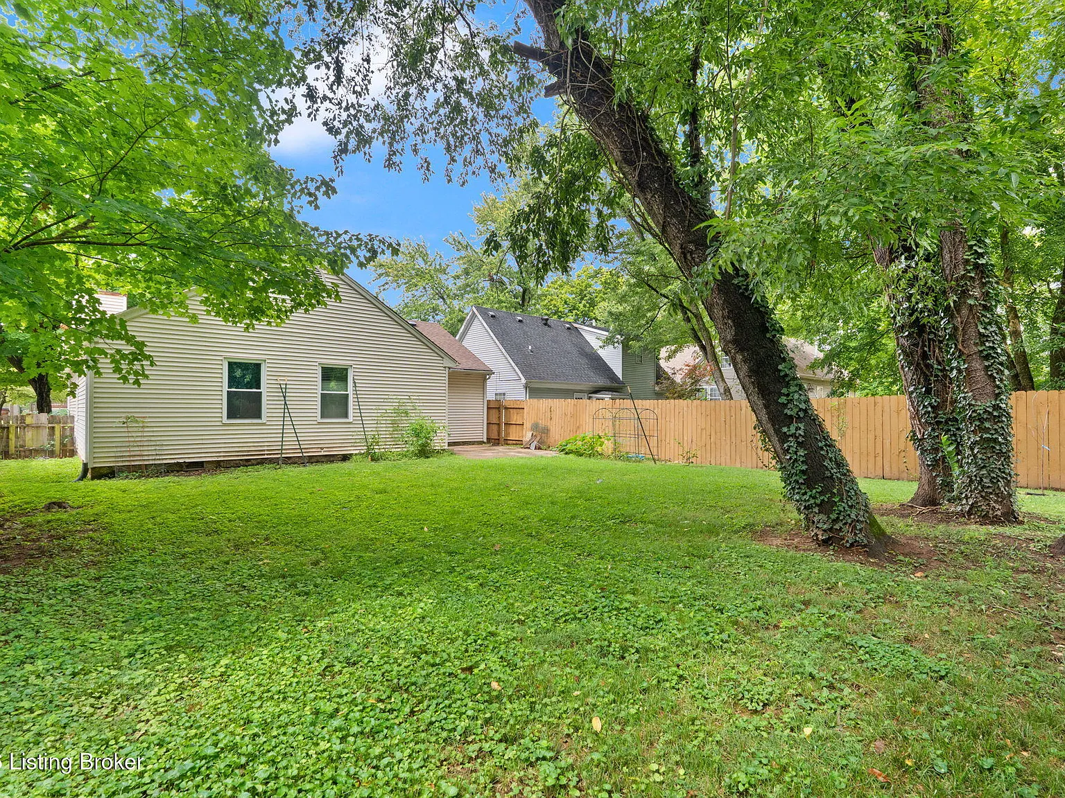 3 bed, 2.0 bath, 1106 sqft, $1,950 — Photo 3