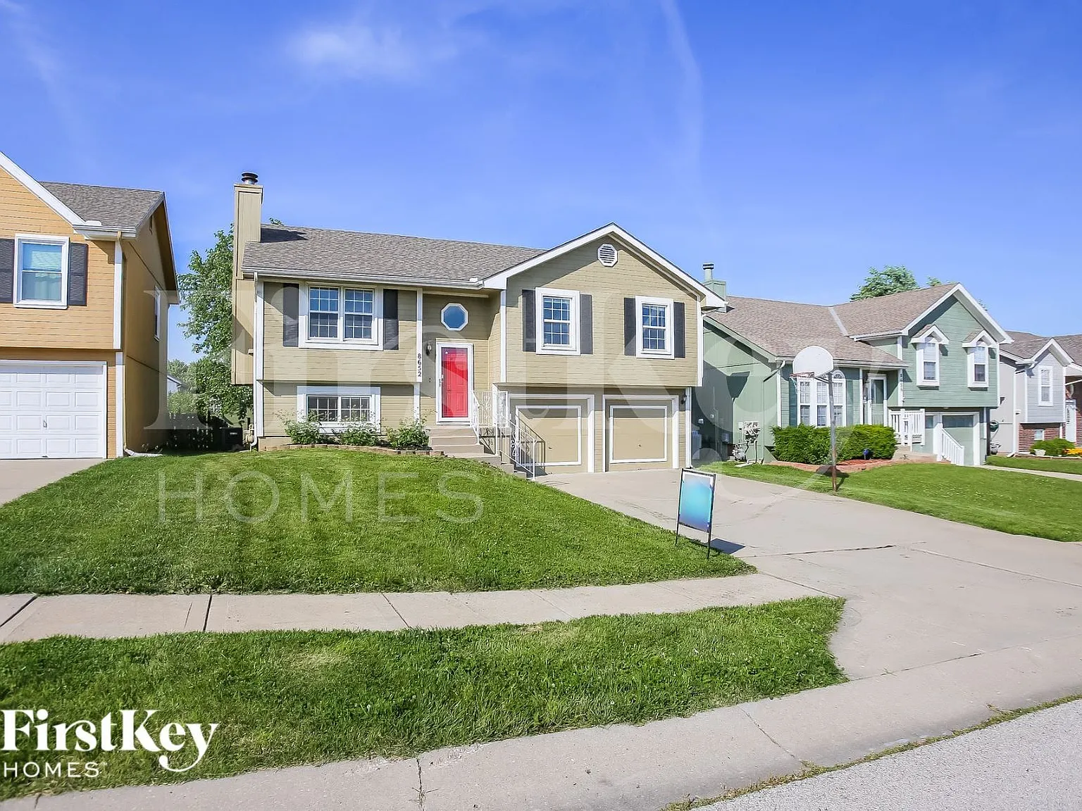 3 bed, 2.0 bath, 1551 sqft, $2,240 — Photo 2