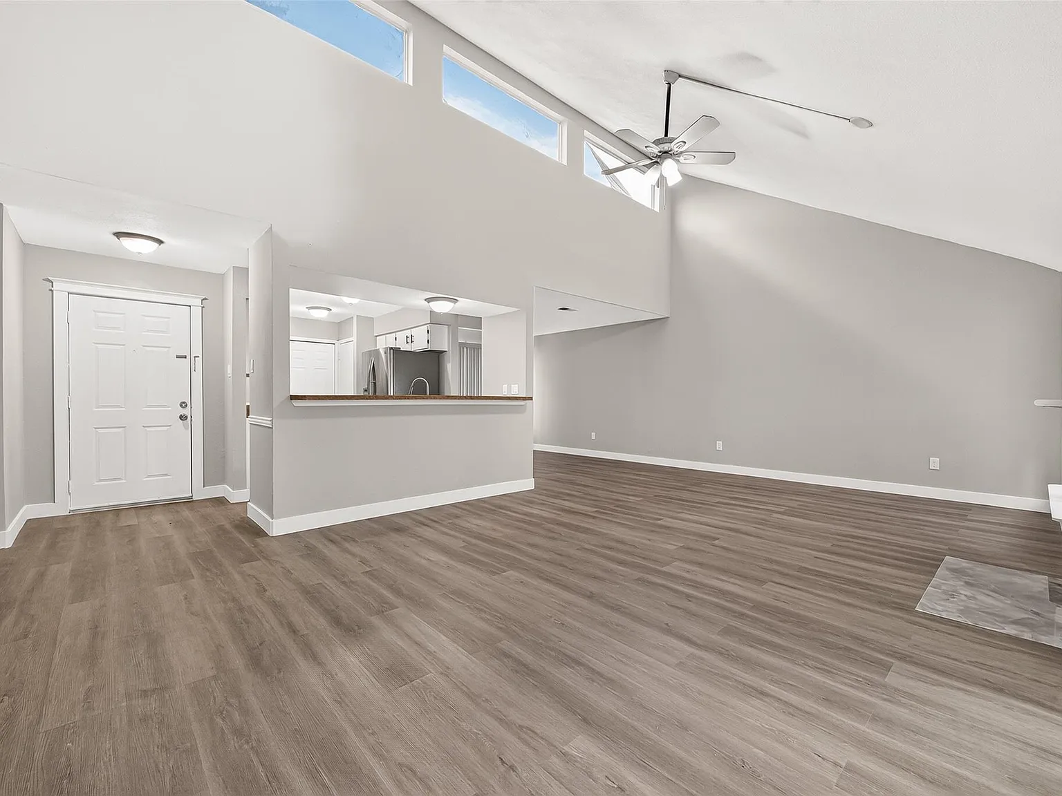 3 bed, 2.0 bath, 1145 sqft, $1,600 — Photo 2