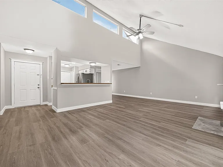 11202 Bandlon Dr — Photo 2