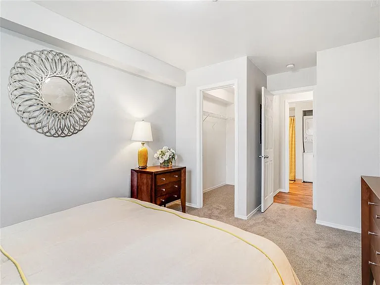 Altamont Summit Apartment Homes — Photo 9