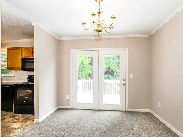 806 Vance St — Photo 4