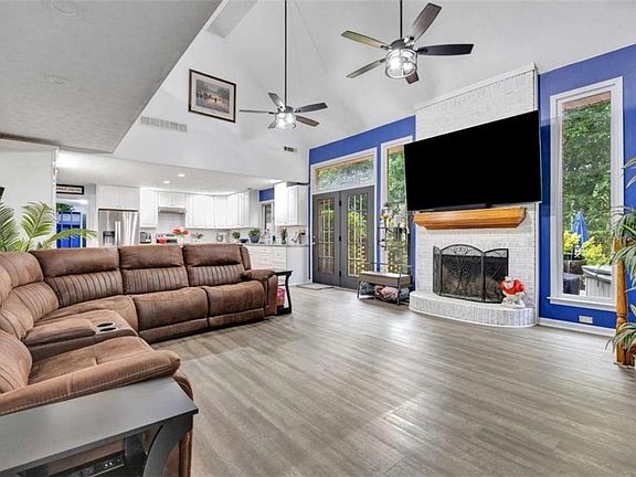 3rd image of 205 High Point Forest Dr