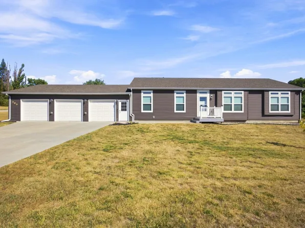 303 Morrow Dr, Enderlin, ND 58027