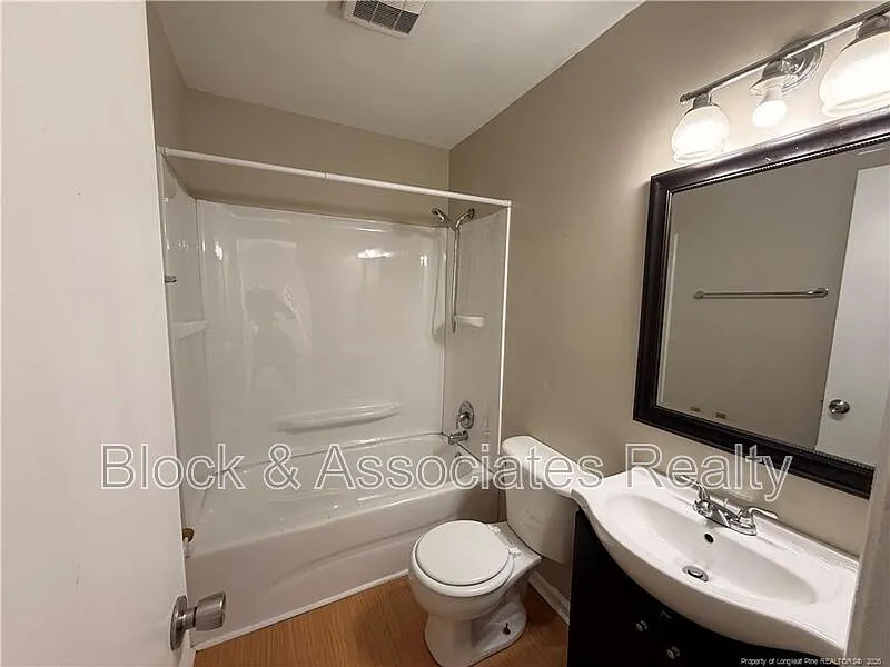 2 bed, 1.0 bath, 950 sqft, $850 — Photo 4