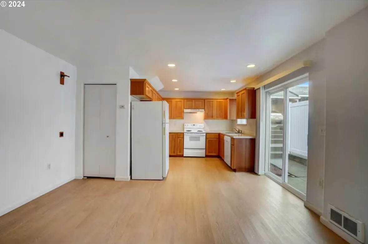1 bed, 690 sqft, $1,610 — Photo 2