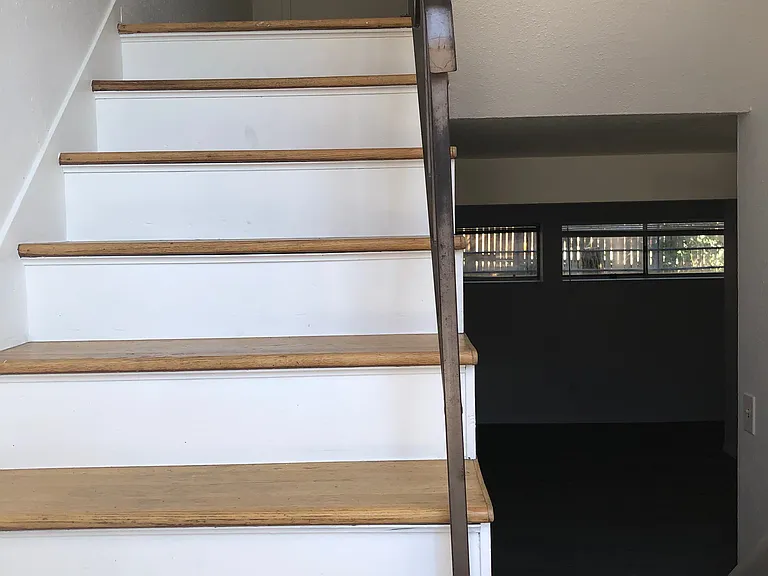 Updated 2 Bed / 1 Bath w/ Large, Flexible Floor Plan — Photo 14