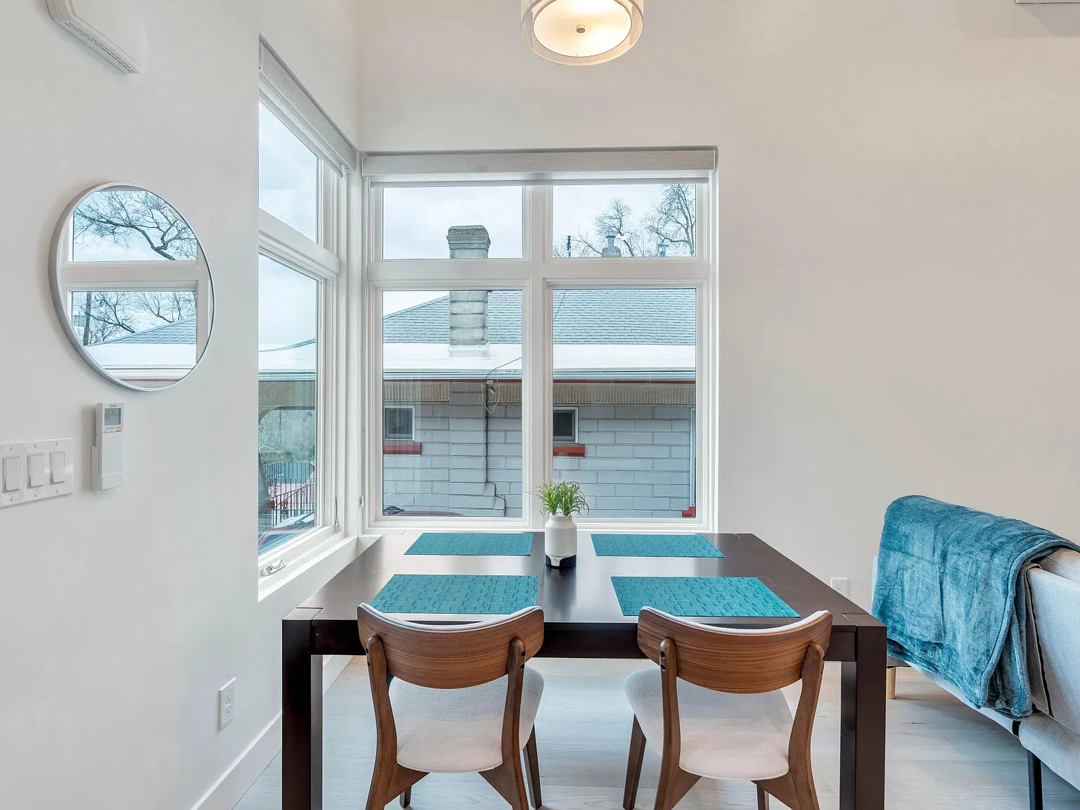 1287 E Harrison Ave — Photo 3