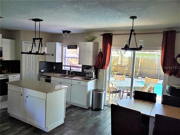 5th image of 4339 Pembridge Ave