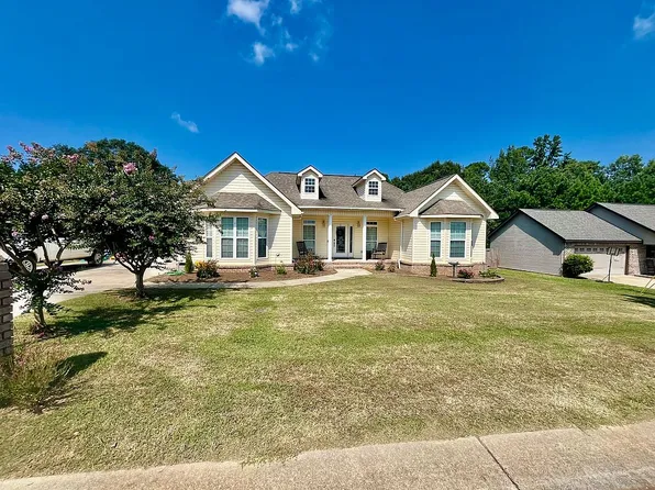 135 Battle Cir, Clanton, AL 35045