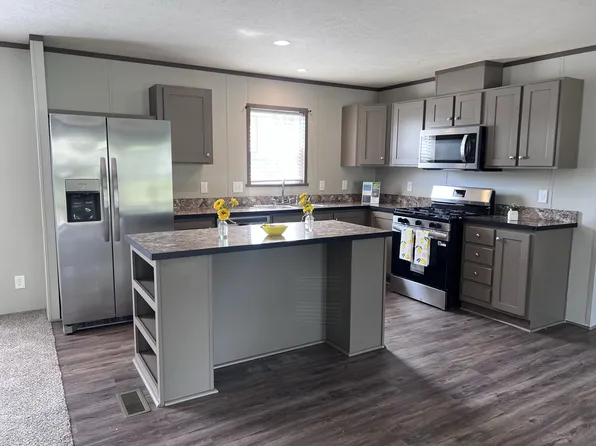 60 Locust Ave #60, Highland, MI 48357