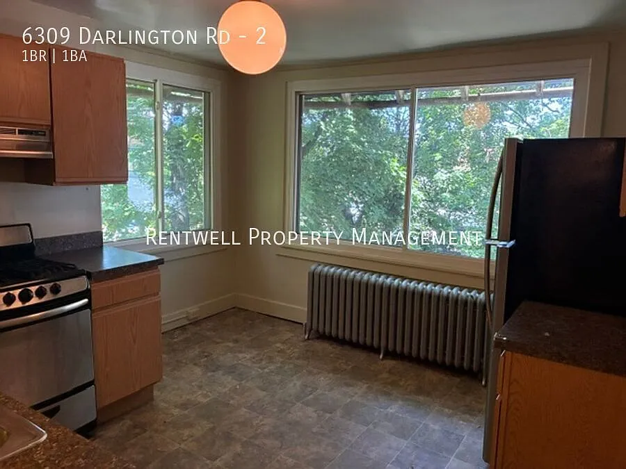 Charming 2nd Floor 1-Bedroom Duplex Unit With All Utilities Included — Photo 2