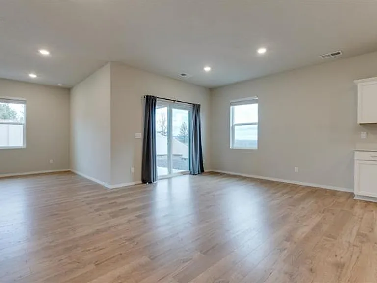 8207 S Avery Rd — Photo 2