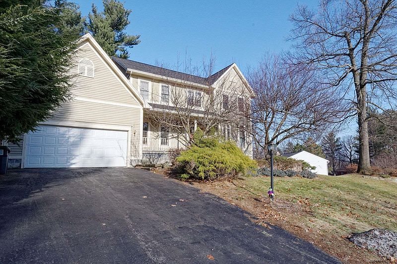 3rd image of 37 OAK TREE Lane