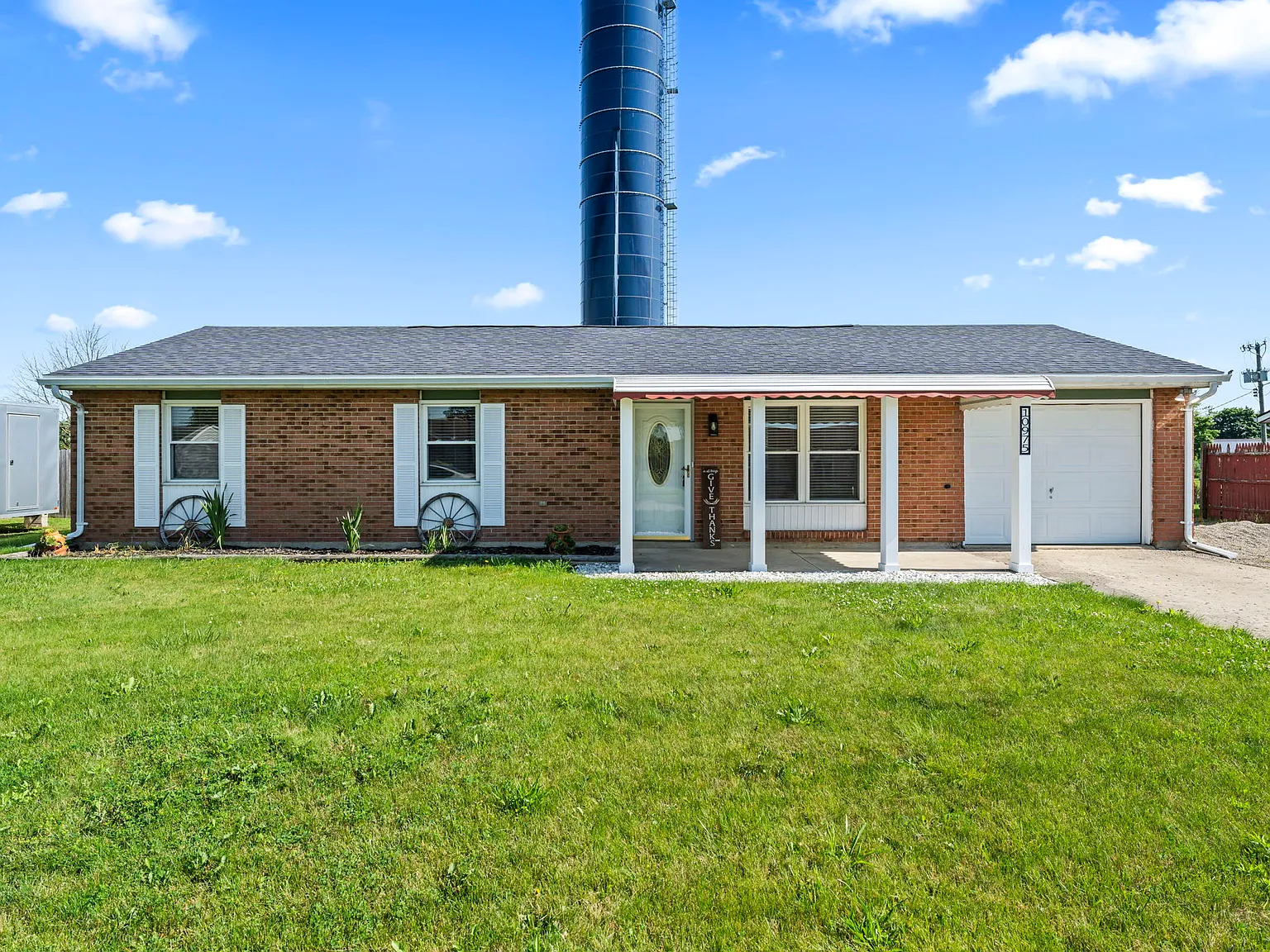 3 bed, 1008 sqft, $1,400 — Photo 1