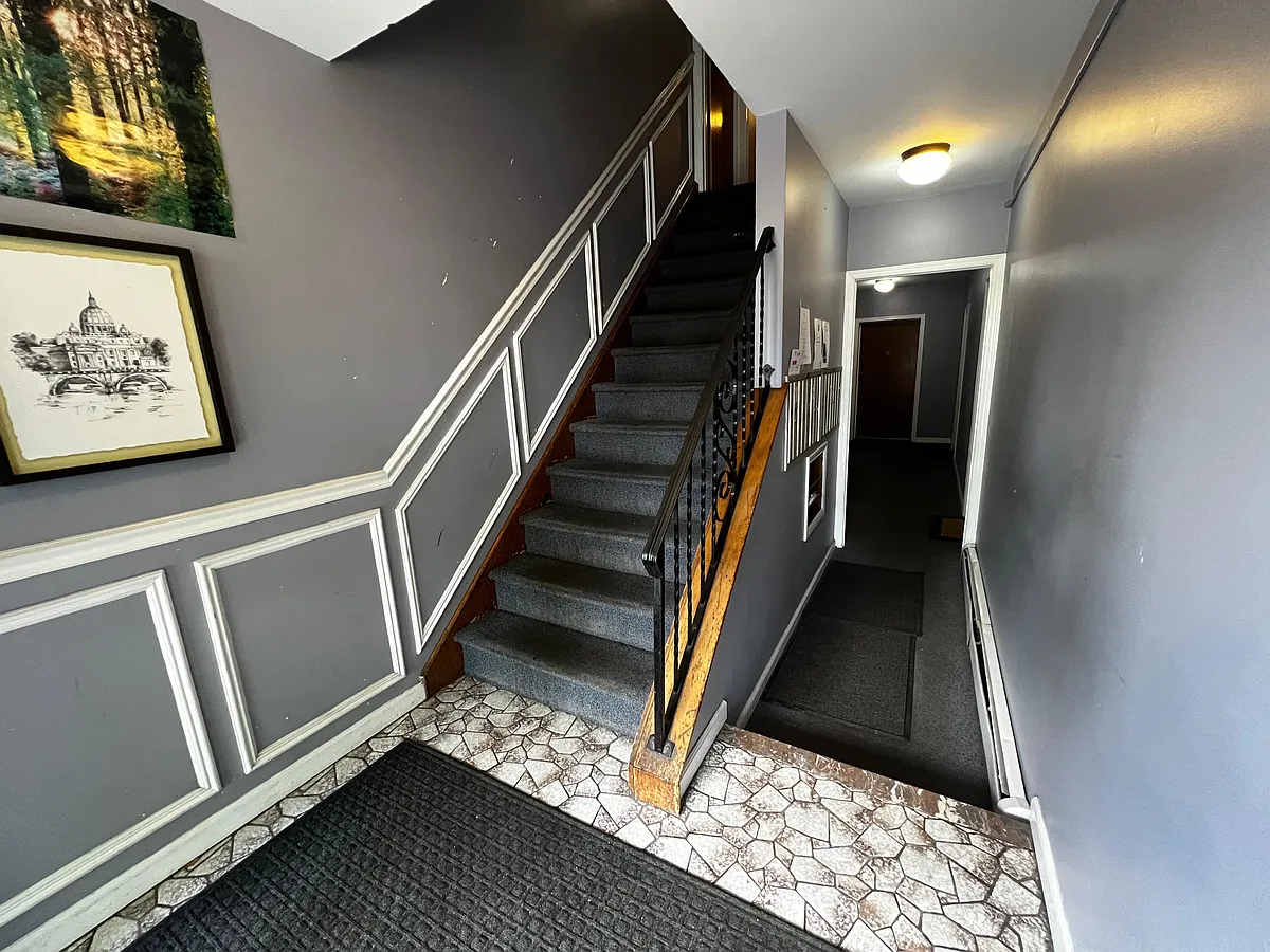 Building Photo - 475 Elm St #1C