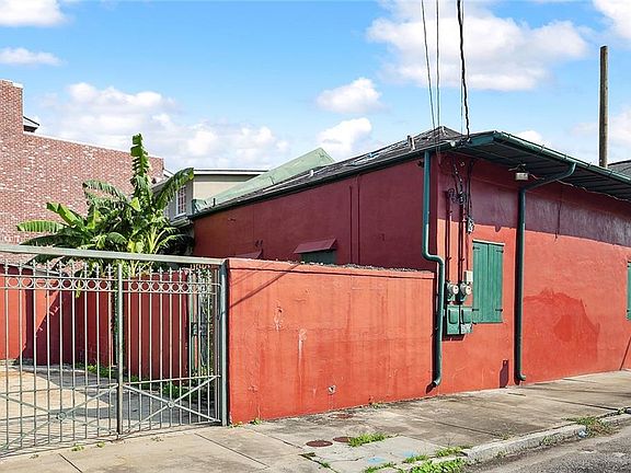 2nd image of 1139 Ursulines Ave