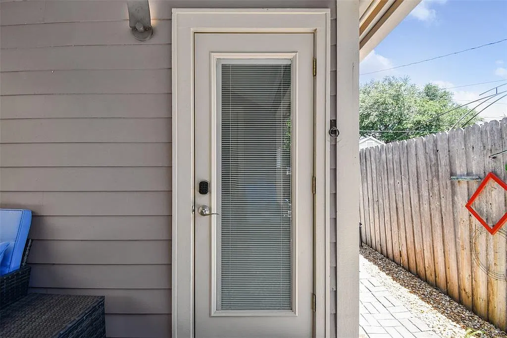1 bed, 1.0 bath, 400 sqft, $1,800 — Photo 1