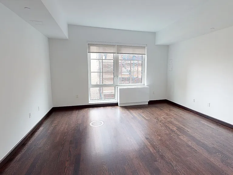 138 E 12th St #8L — Photo 4