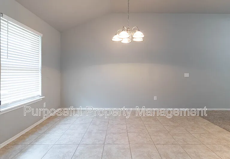 617 SW 36th St — Photo 11