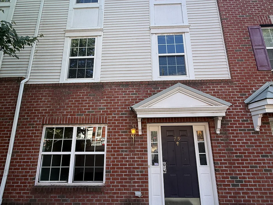 739 Centre St
