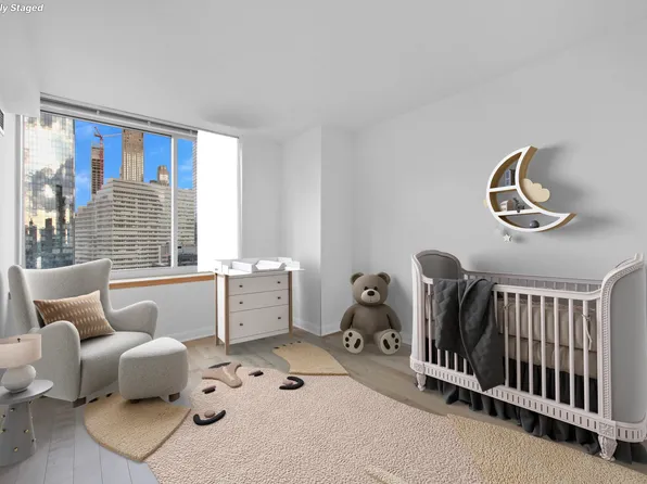 211 North End Avenue image 5 of 19