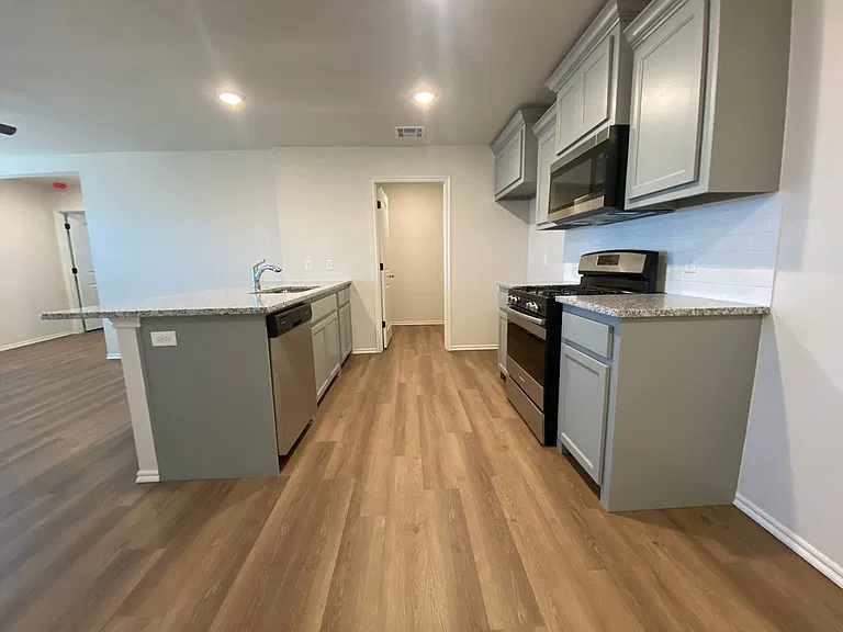 10801 NW 119th Pl — Photo 10