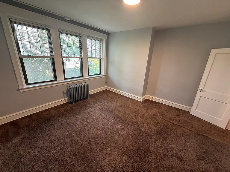 216 S Carol Blvd — Photo 9