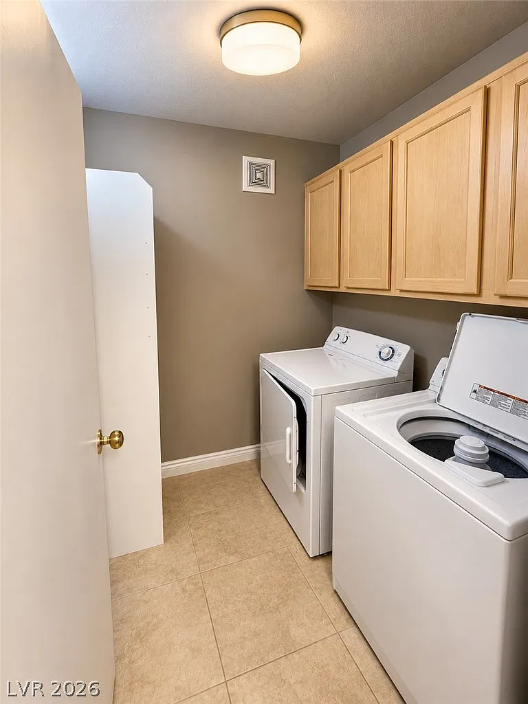 2 bed, 2.0 bath, 921 sqft, $1,300 — Photo 4