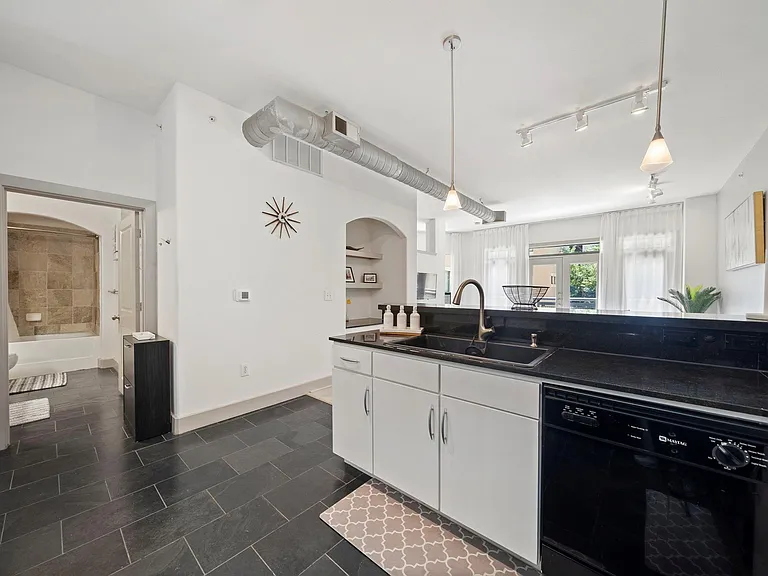 1901 Post Oak Blvd #2504 — Photo 6