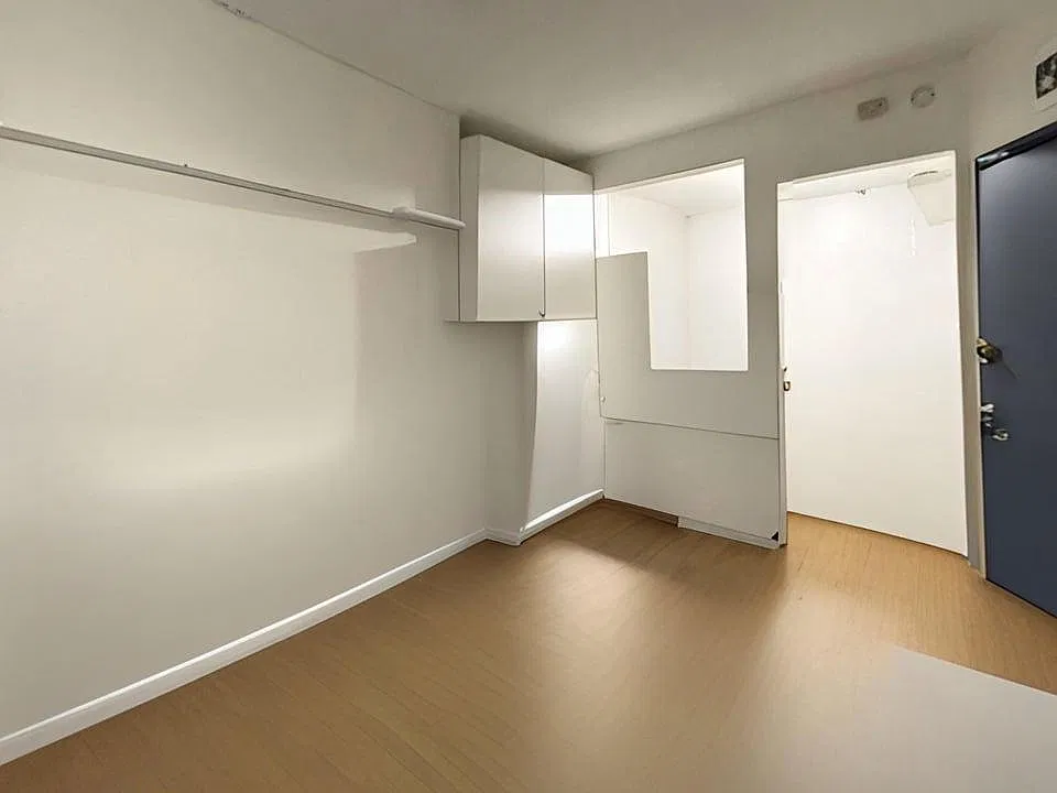 21 Essex St #11