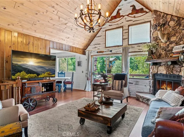 876 Breithorn Dr, Lake Arrowhead, CA 92352