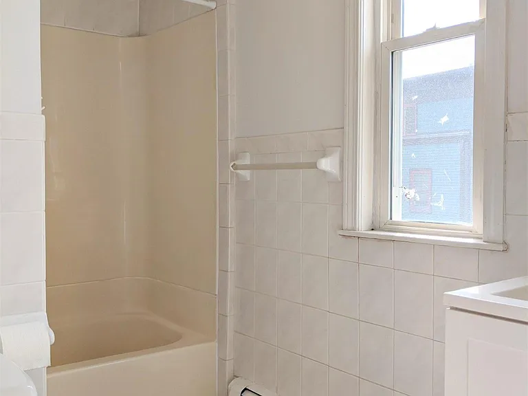 392 Washington St — Photo 19