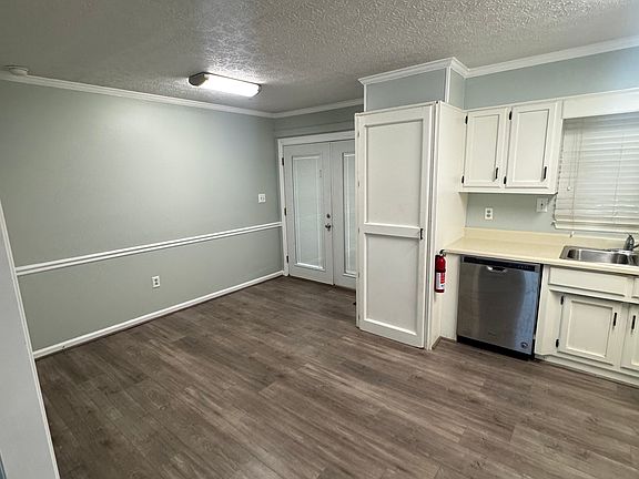 3rd image of 100 Barrington Dr APT 2