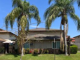 366 N Vecino Dr, Covina, CA