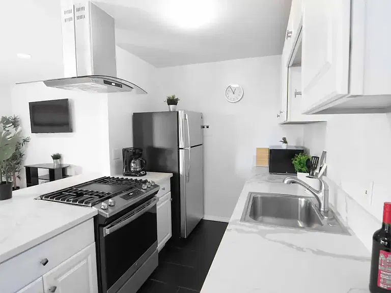 240 3rd Ave #6 — Photo 9