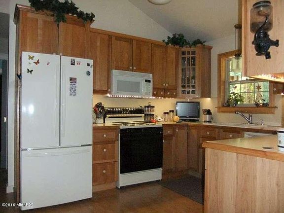 5th image of 6570 Burton Woods Dr