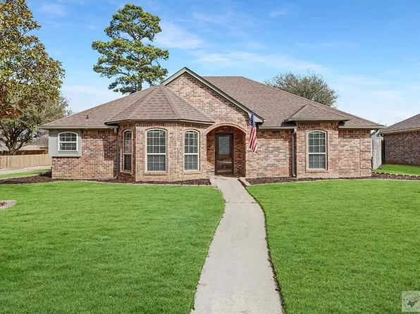 208 Trailwood Ln, Wake Village, TX 75501
