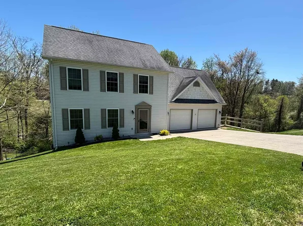 7 Mayberry Dr, Fairmont, WV 26554