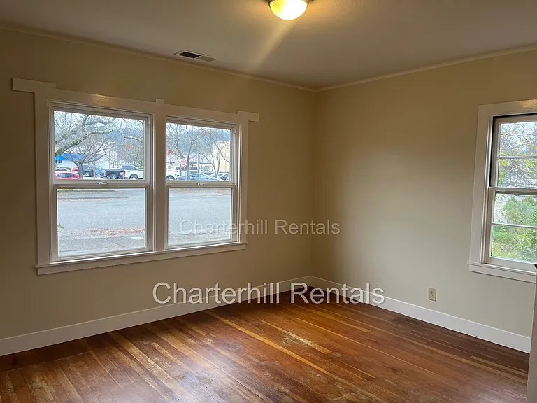 122 S Main St — Photo 8