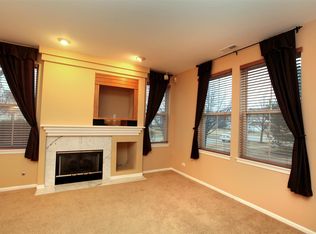 2829 Falling Waters Dr, Lindenhurst, IL 60046