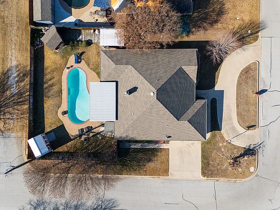 2nd image of 1701 Oakmeadow Dr