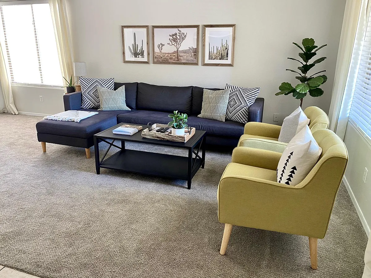 Living room. - W Clarendon Ave