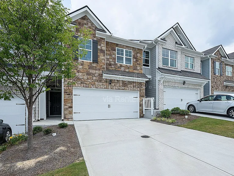 3031 Greyton Dr — Photo 2