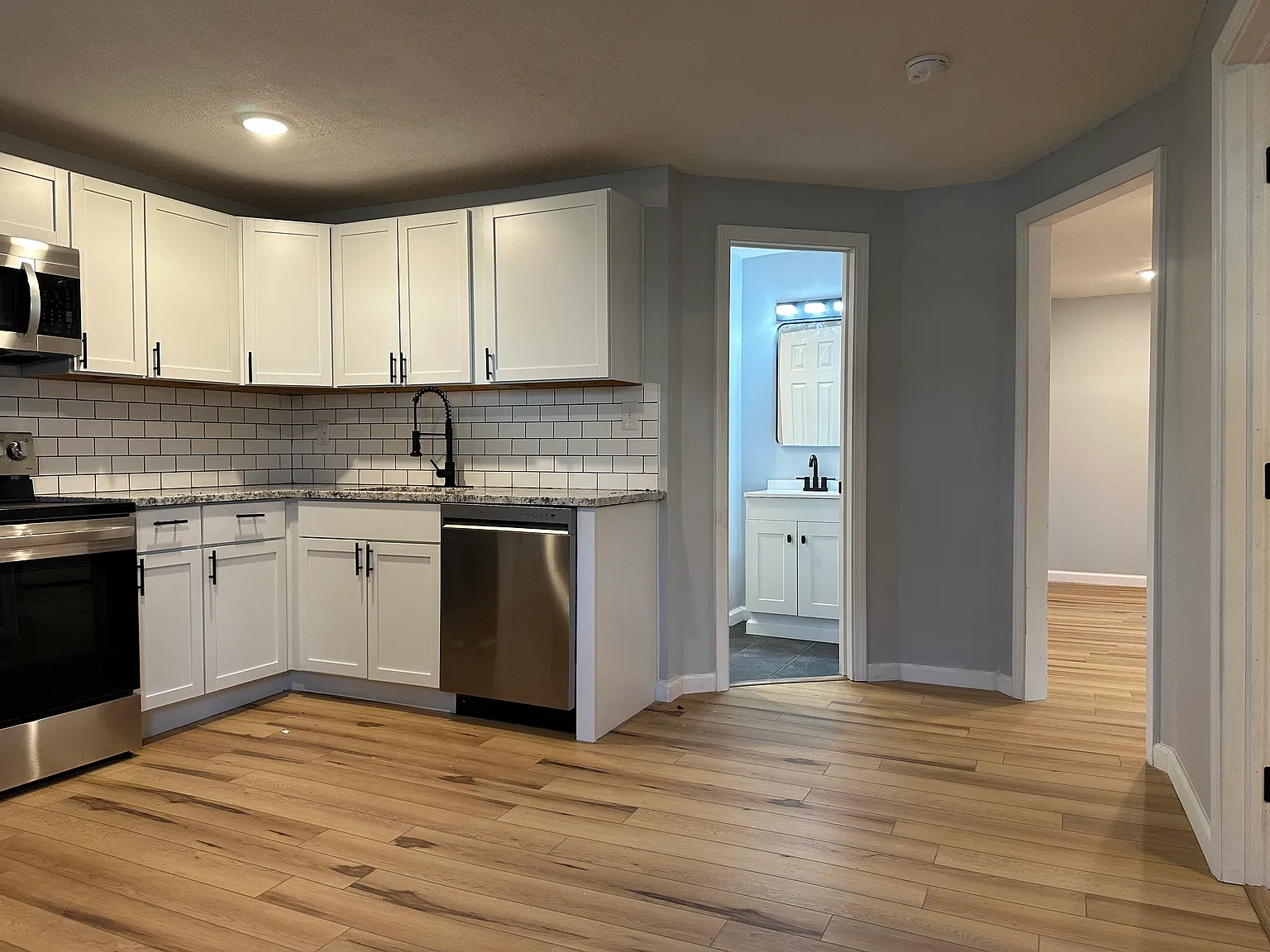 1 bed, 825 sqft, $1,100 — Photo 3