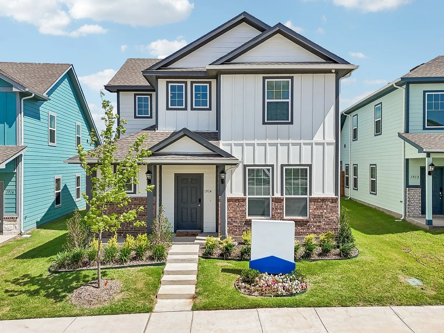 1914 Bluebonnet Ln - Model Home — Photo 1