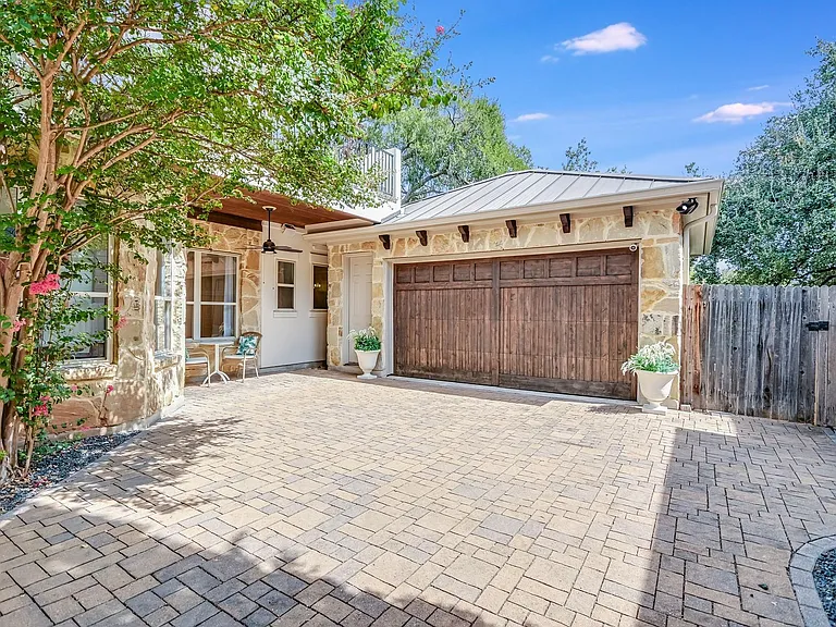 809 Kinney Ave — Photo 21